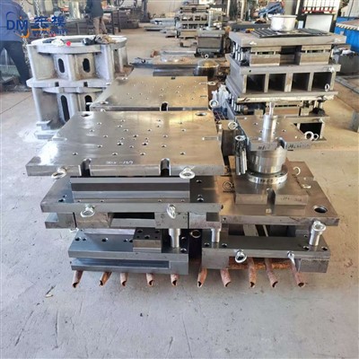 Výrobca prispôsobená forma na lisovanie plechu